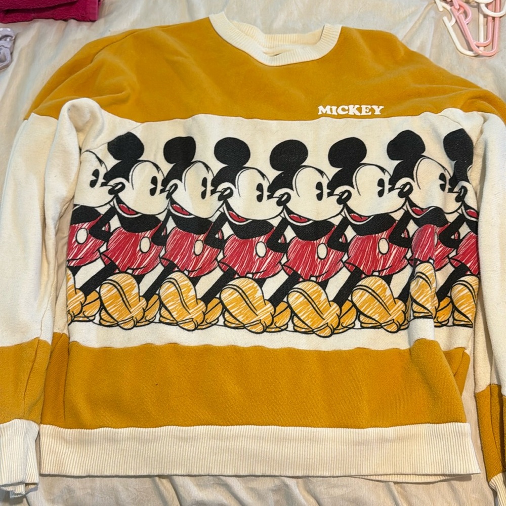 Women’s Mickey Sweatshirt Size M